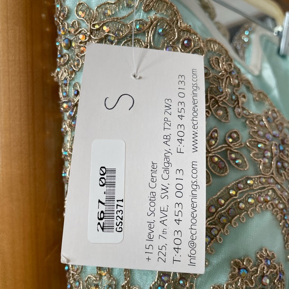 Grad dress - Picture 4 of 4